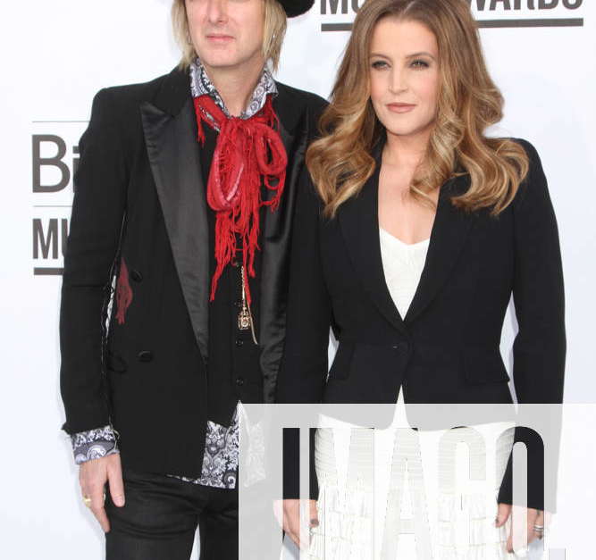 Lisa Marie Presley and Michael Lockwood walk the red carpet at the ...