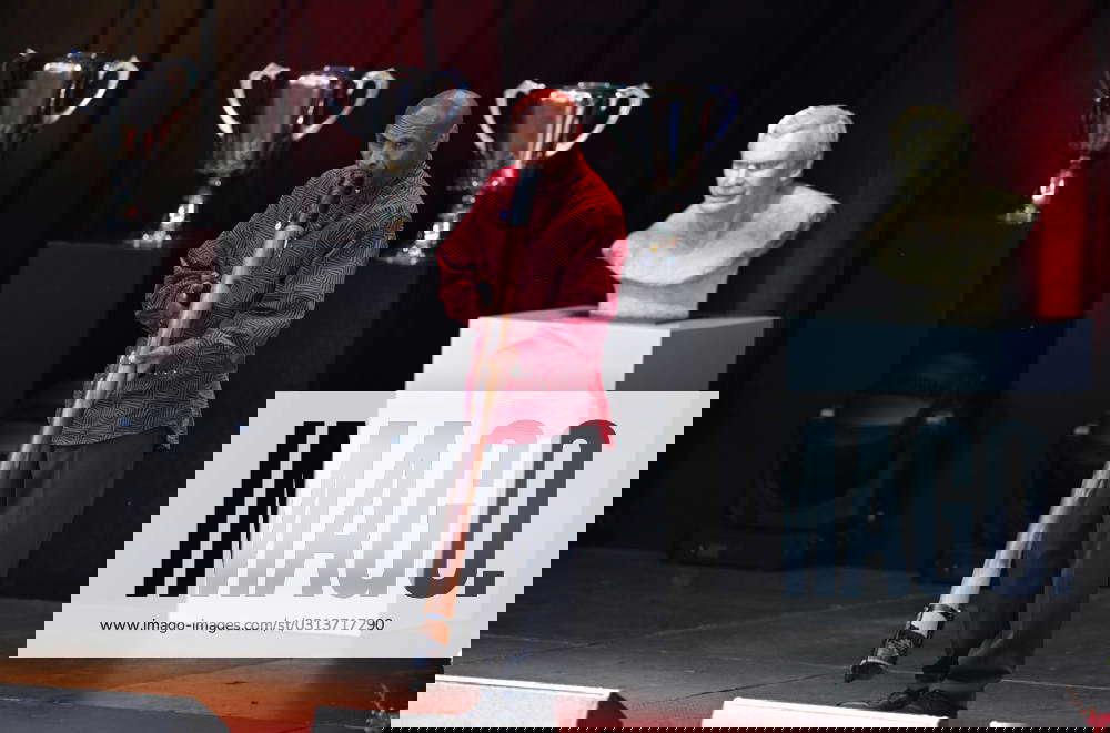 RON BARASSI STATE MEMORIAL, Amos Roach conducts Malu Pulka Kangaroo Dreaming during the State