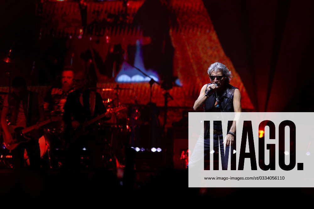 Italian Singer Music Concert - Luciano Ligabue - Indoor Tour 2023 ...