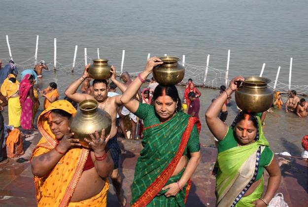PATNA, INDIA - NOVEMBER 17: Chhath devotees carrying Ganga water at ...