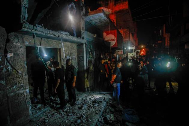Nablus, West bank, Palestine: .Palestinian gunmen from the Balata ...