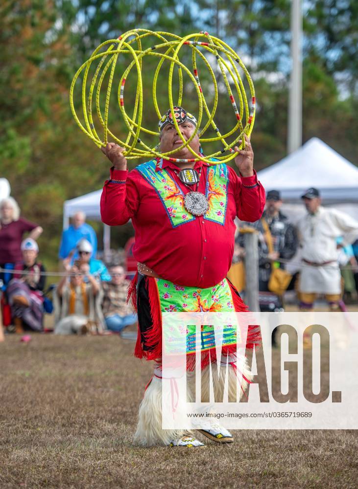 Syndication: News-Journal Lowery Begay does a Hoop Dance during the ...