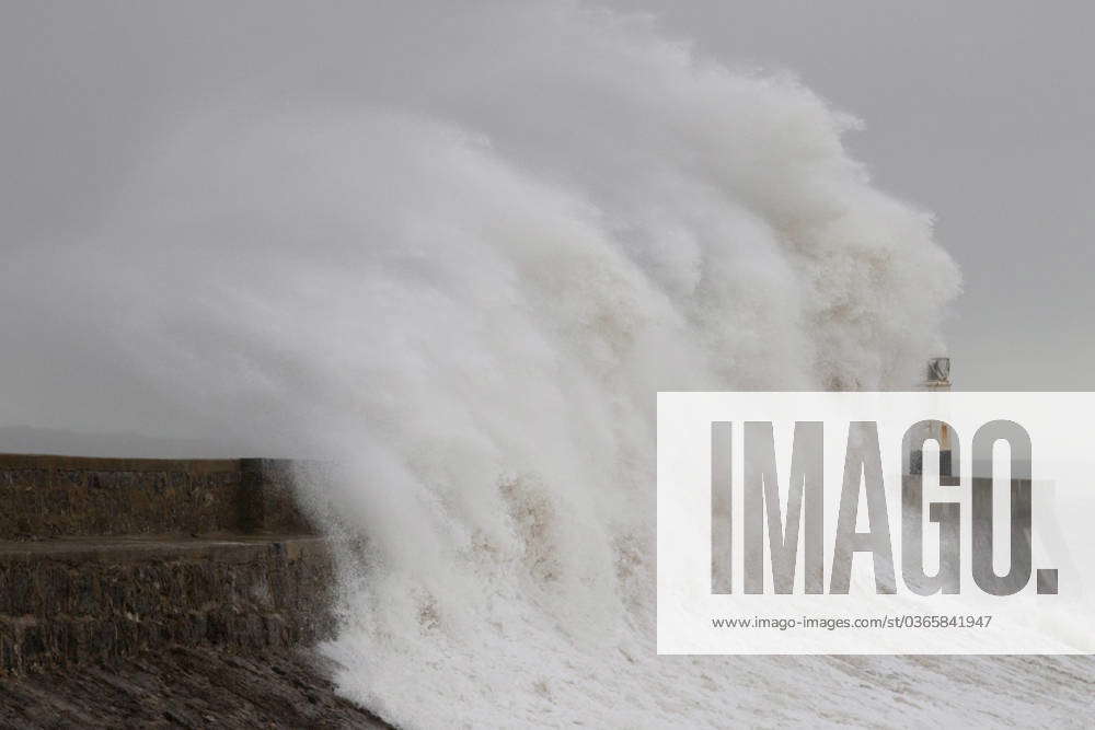 Large Waves Crash Over The Lighthouse This Morning With Gusts Of 50mph ...