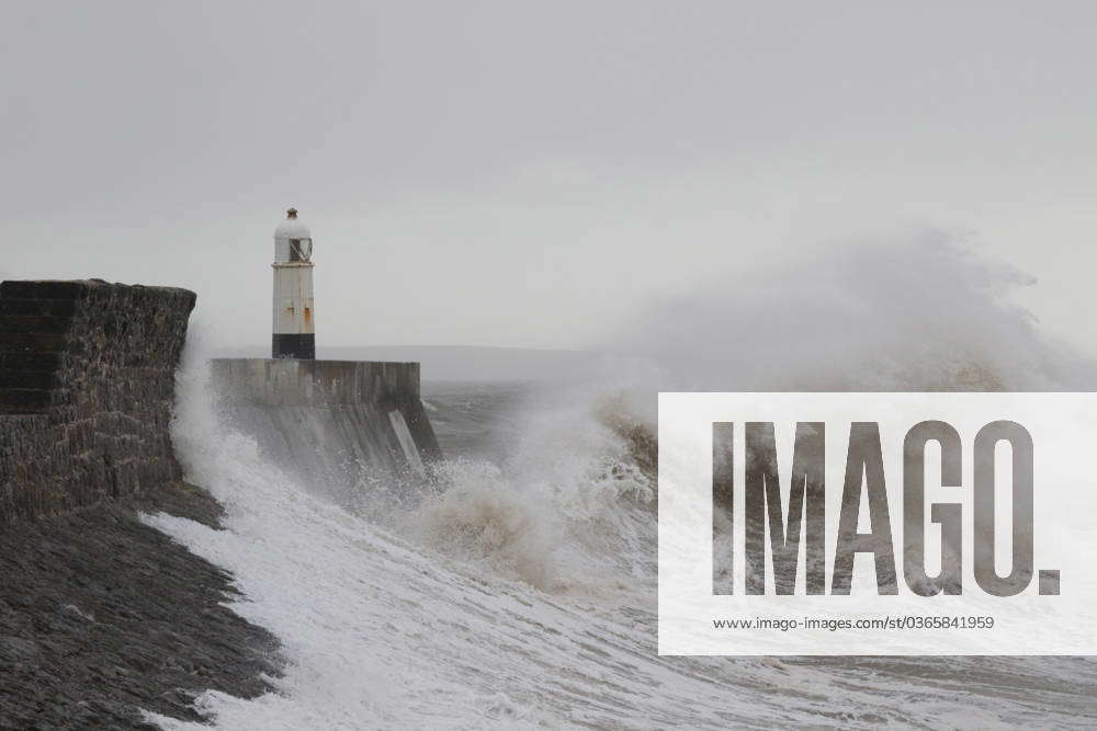 Large Waves Crash Over The Lighthouse This Morning With Gusts Of 50mph ...