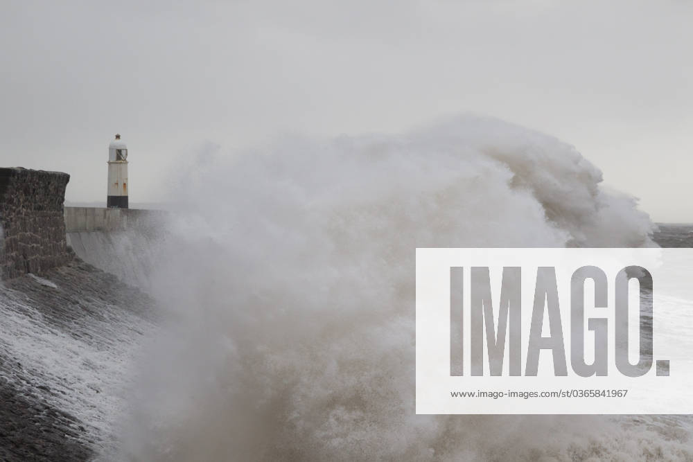 Large Waves Crash Over The Lighthouse This Morning With Gusts Of 50mph ...