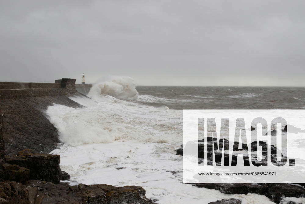 Large Waves Crash Over The Lighthouse This Morning With Gusts Of 50mph ...