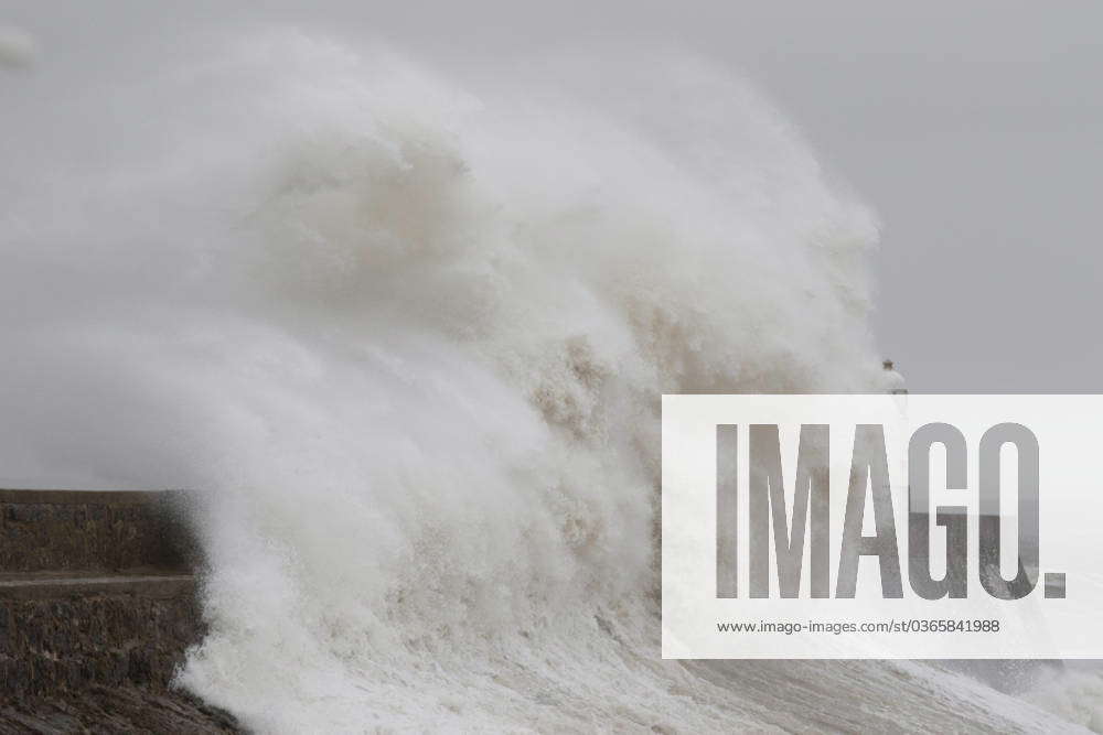 Large Waves Crash Over The Lighthouse This Morning With Gusts Of 50mph ...