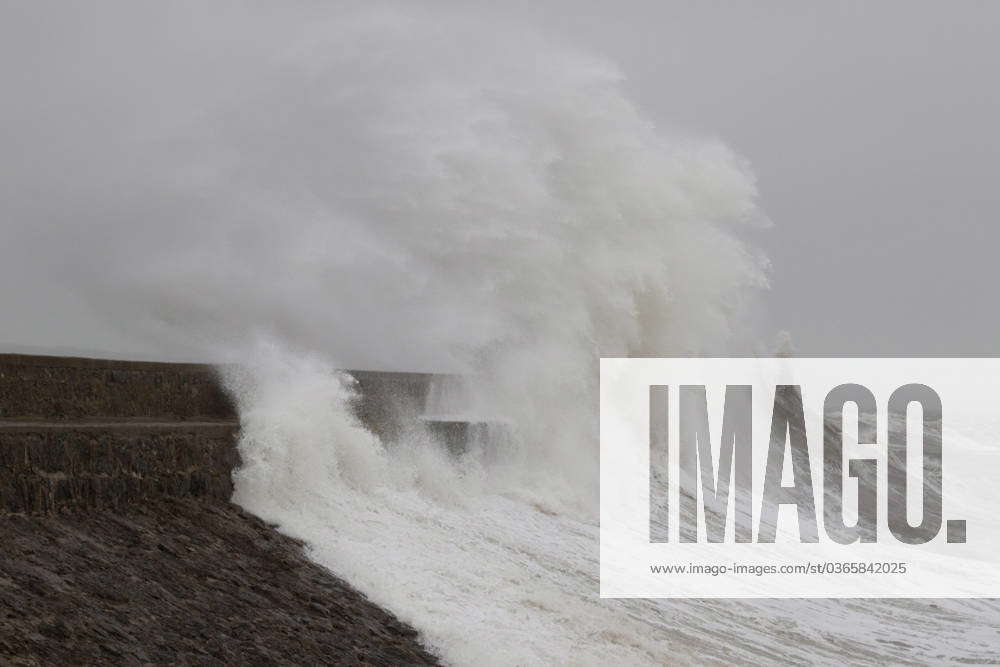 Large Waves Crash Over The Lighthouse This Morning With Gusts Of 50mph ...