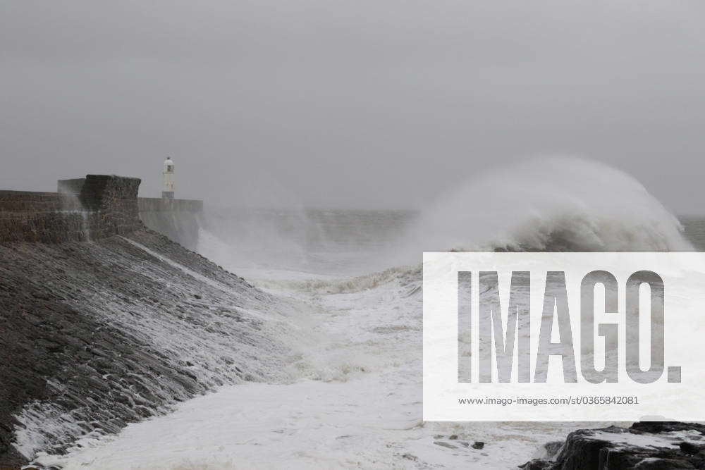 Large Waves Crash Over The Lighthouse This Morning With Gusts Of 50mph ...