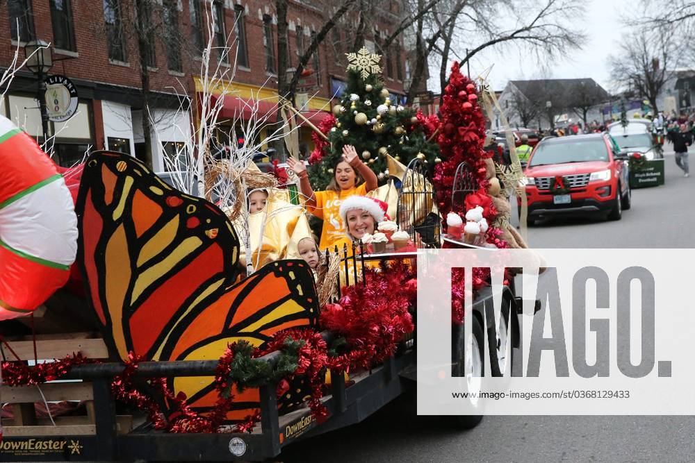 Syndication: Fosters Daily Democrat The Dover Holiday Parade, with the ...