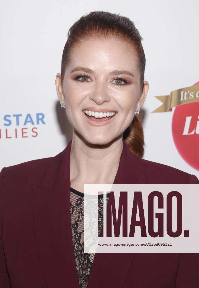 BEVERLY HILLS, CA 0 NOVEMBER 28: Sarah Drew at Gift Of A Lifetime Red ...