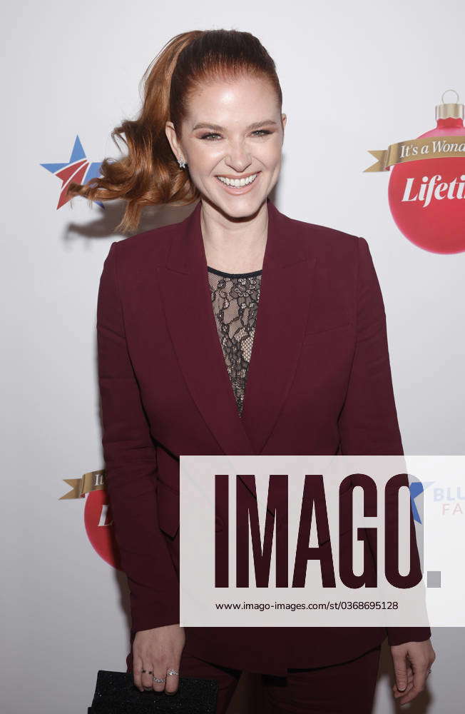 BEVERLY HILLS, CA 0 NOVEMBER 28: Sarah Drew at Gift Of A Lifetime Red ...