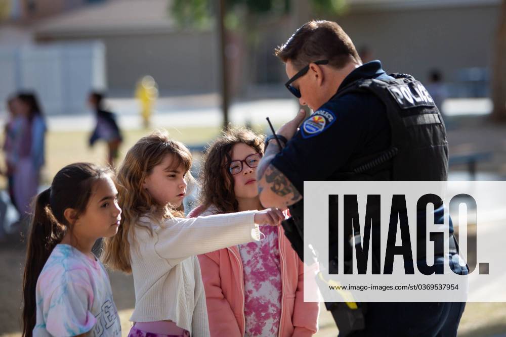 Syndication: Arizona Republic Officer Jessica McCloskey explains the ...