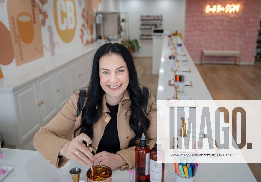 Syndication The Des Moines Register Chloe Bratvold makes a candle at