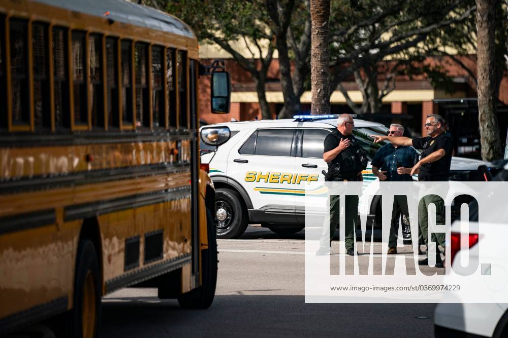 Syndication: Naples Daily News Sheriffs deputies direct buses from the ...