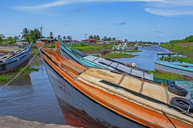 Bunte traditional Fishing boats from Wood to the Coast from Guyana ...