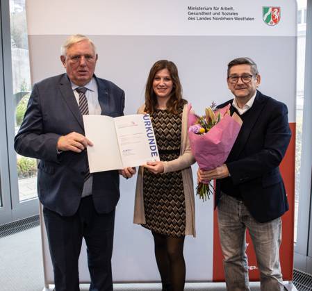 04 12 2023 Düsseldorf NRW Health Minister Karl Josef Laumann presents ...