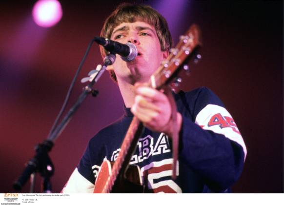 Lee Mavers and The La s performing live in the early 1990 s. Ian Tilton ...