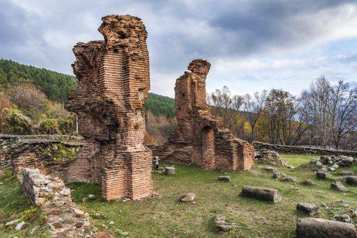 The ruins of a monastery in the Pirdop city in Bulgaria *** der Ruinen