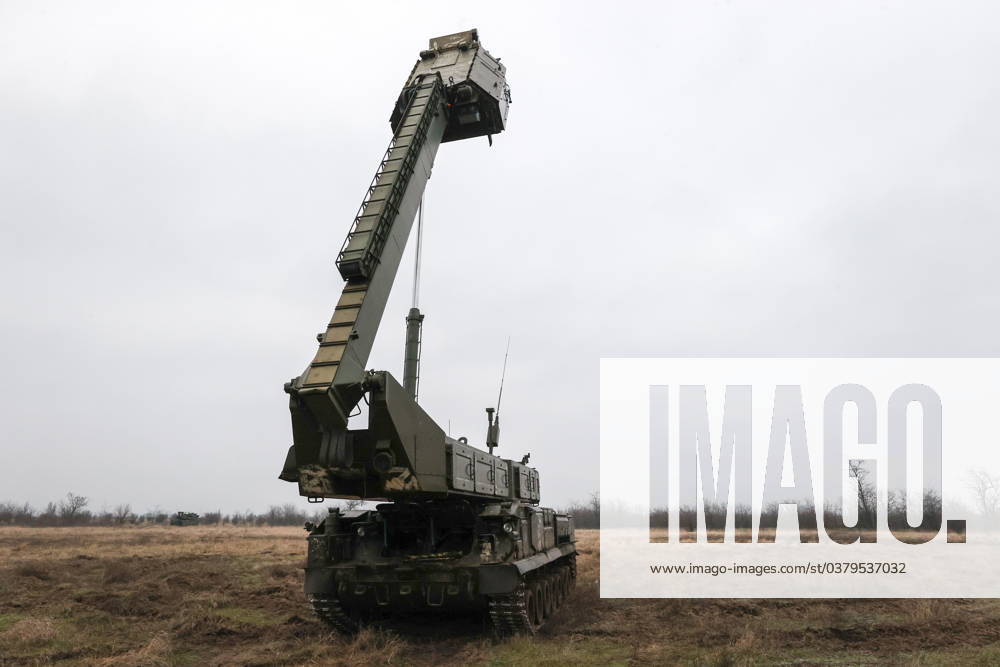 RUSSIA - : A 9S36 radar of an air defence unit of the Russian Southern ...