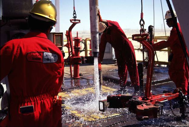 Drilling Rig Floor Action Drilling for oil in the Saudi desert near ...