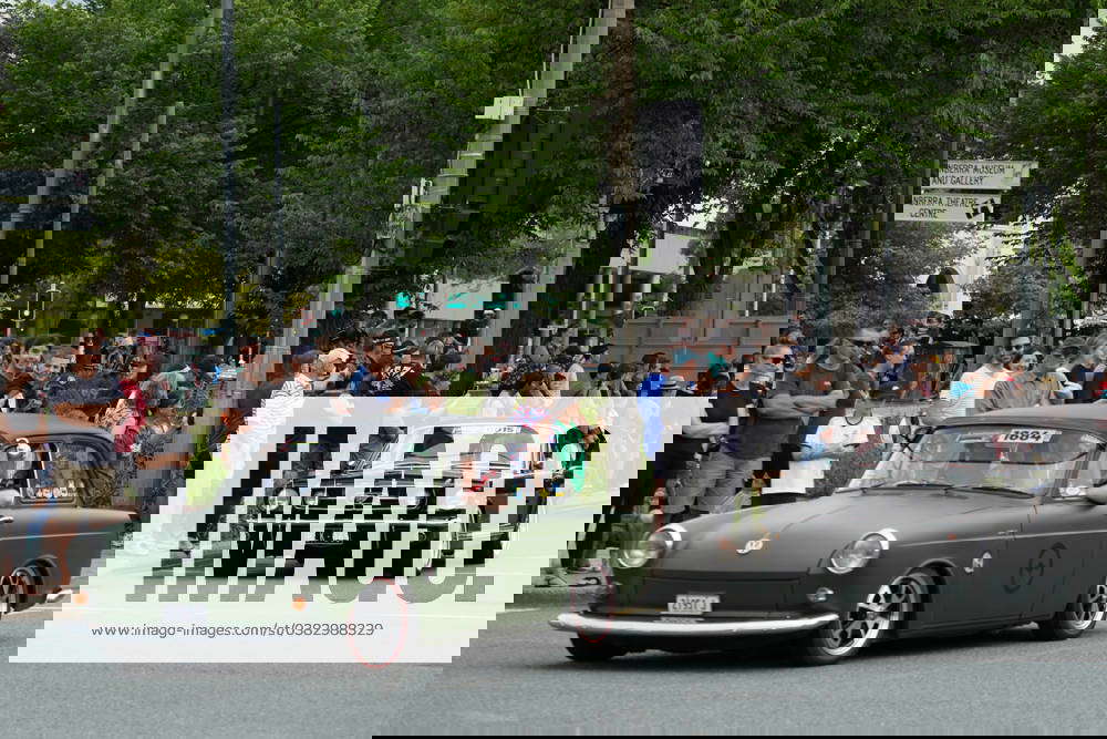 SUMMERNATS 2024, Supercharged cars parade down Northbourne Avenue to