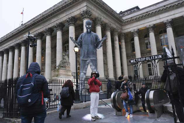 Giant Statue Of Rapper Kid Cudi For The Release Of His Album - Paris A ...