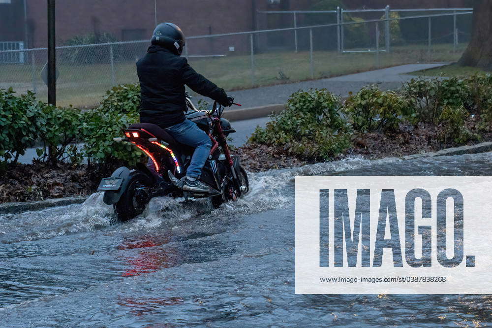 US-NEWS-WEA-NY-FLOODS-NY Road flooding is observed on Main Street at ...