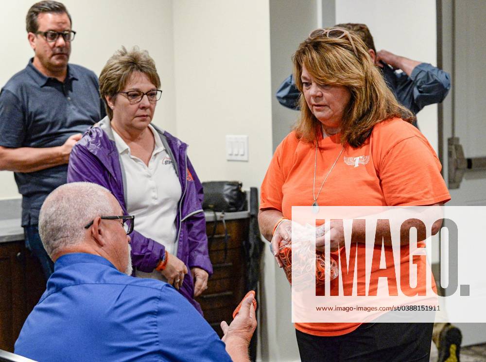 Syndication: The Greenville News, Cindy Hipps, right, gives a bracelet ...