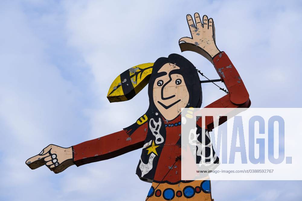 Syndication The Enquirer The Big Indian sign points to Motor Time Auto