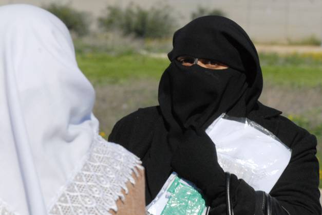 French Face Veil Ban Passes Last Legislative Hurdle Muslim woman in ...