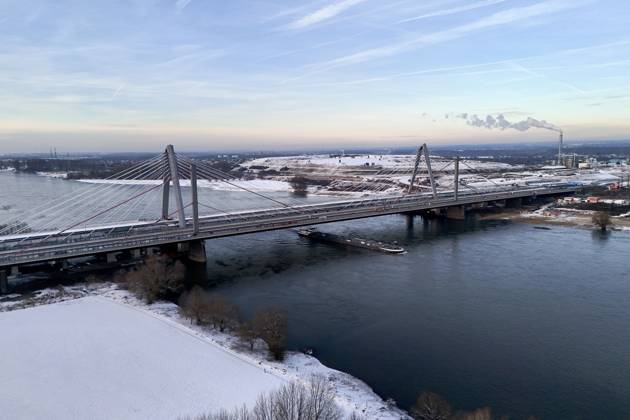 The new construction of the Leverkusen highway bridge on the A1 is ...