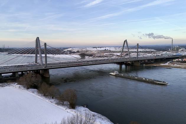 The new construction of the Leverkusen highway bridge on the A1 is ...