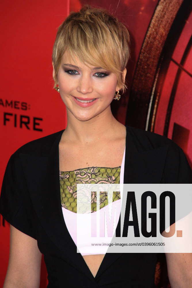 Jennifer Lawrence attends the premiere Of Lionsgate s The Hunger Games ...