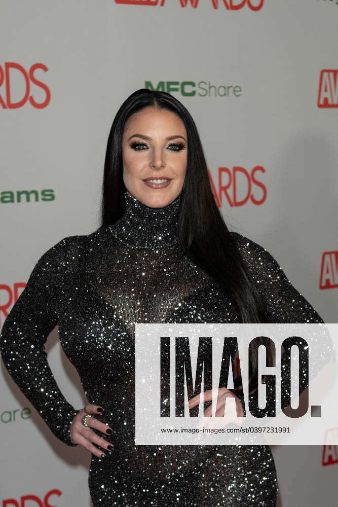 LAS VEGAS, NV JANUARY 27 Angela White arriving at the 2024 AVN