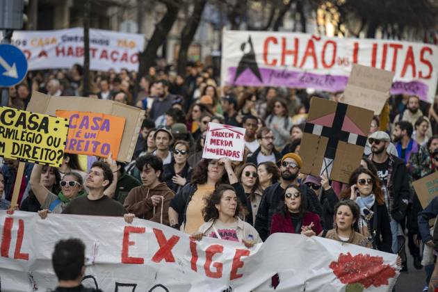 Demonstration defense of the right to decent housing in Lisbon ...