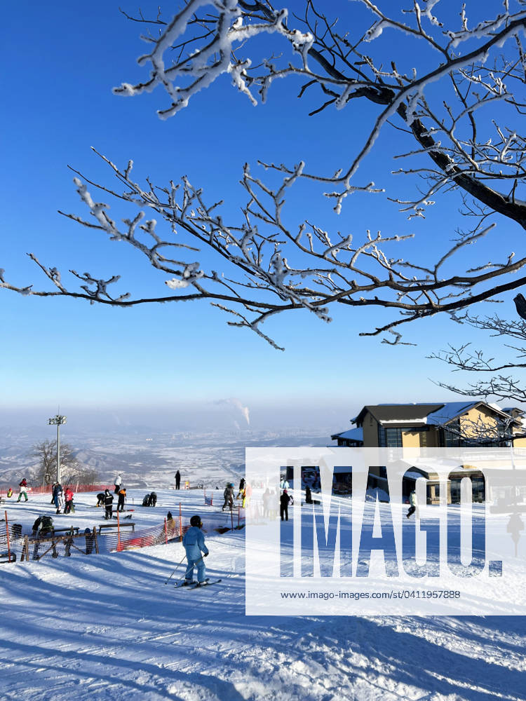 Songhua Lake Rime Scenery Tourists are skiing in front of alpine rime ...