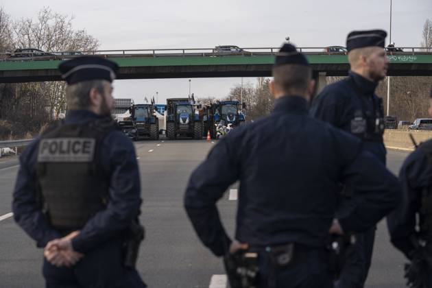 French Farmers Siege Of Paris Tractors Block The A6 Highway En Route To ...