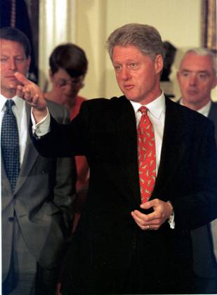 Clintons Signs Drug-Free Communities Act of 1997 United States ...