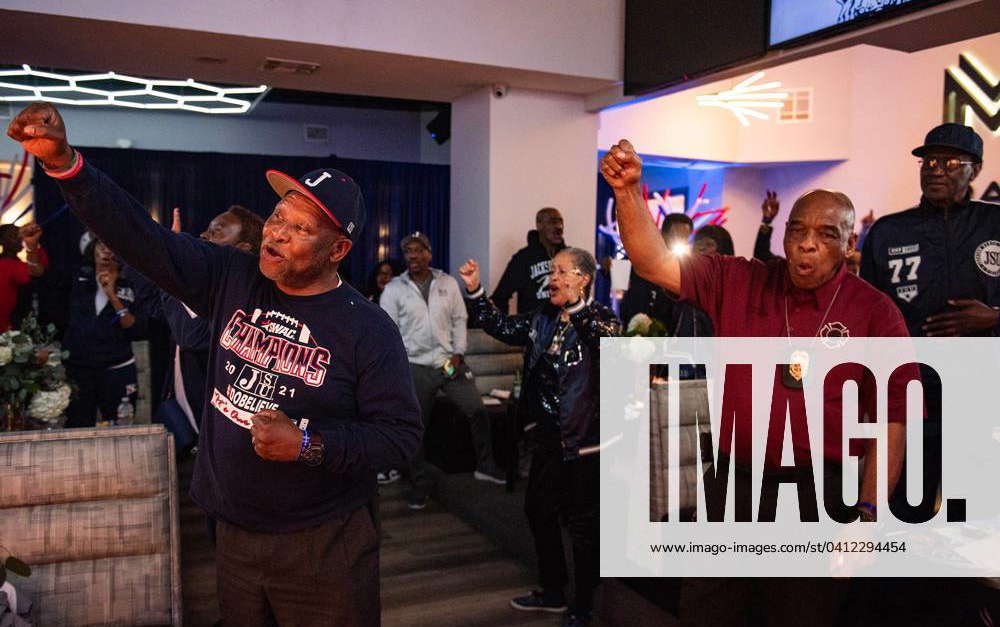 Syndication: The Clarion-Ledger Attendees cheer after JSU announced its ...