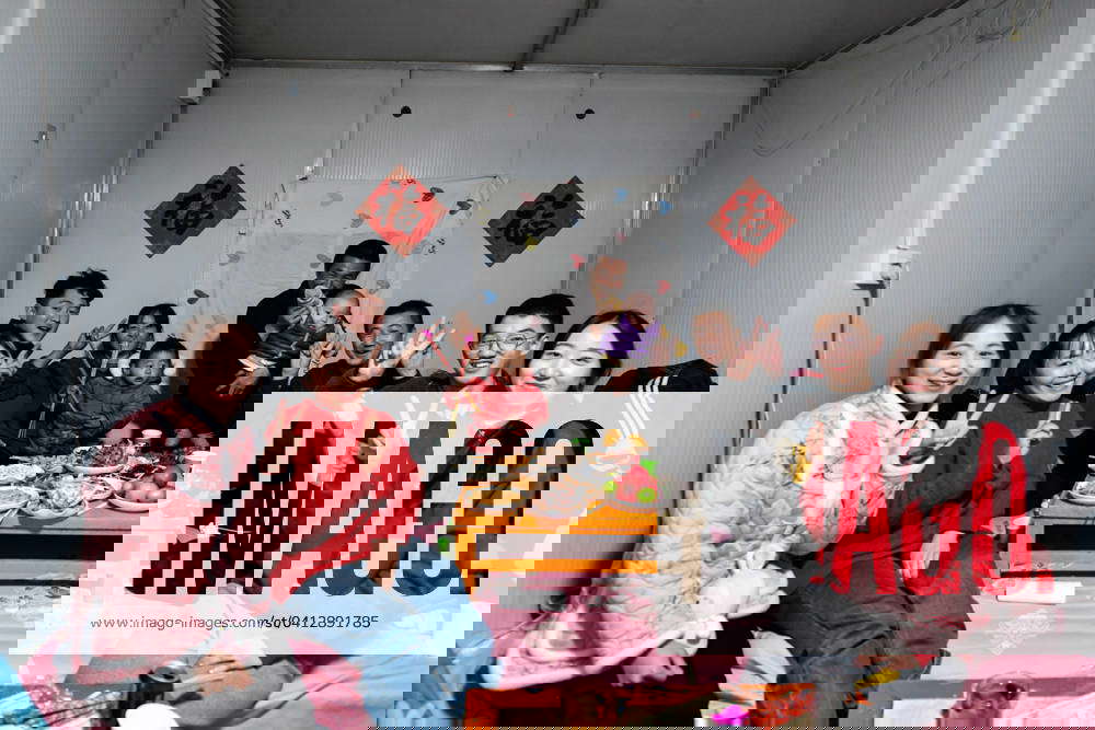 (240210) -- JISHISHAN, Feb. 10, 2024 -- People have a dinner at a ...