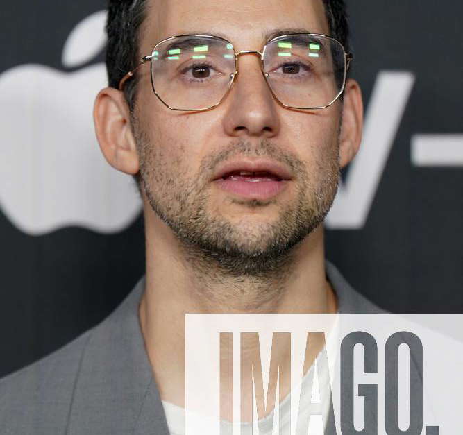 Jack Antonoff at arrivals for THE NEW LOOK Global Premiere on Apple TV+ ...