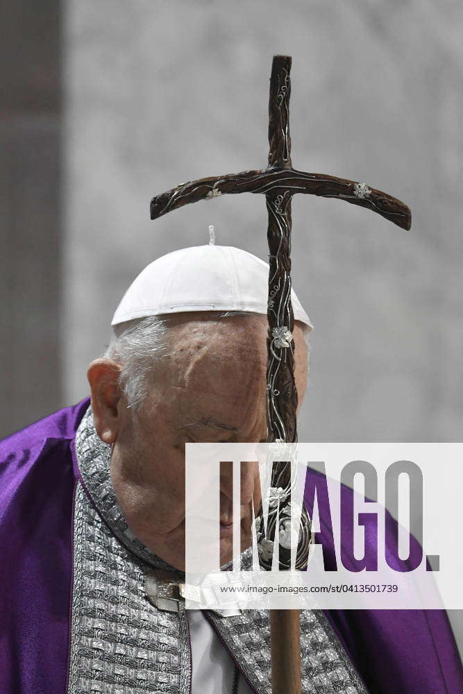 ITALY - POPE FRANCIS DURING THE ASH WEDNESDAY MASS AT THE CHURCH OF ...