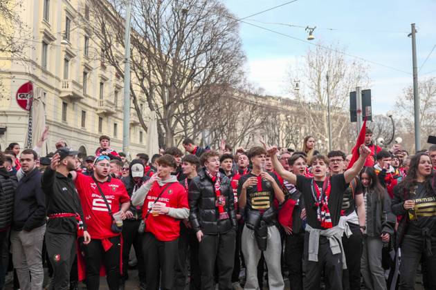 Milan - Rennes fans at the Arco della Pace. Milan - Rennes fans at the ...