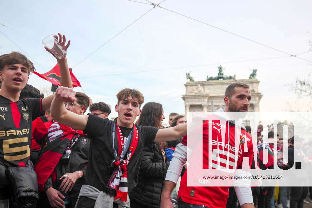 Milan - Rennes fans at the Arco della Pace. Milan - Rennes fans at the ...