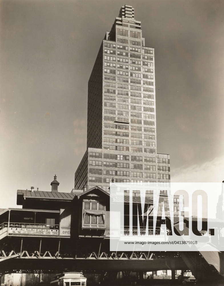 McGraw Hill Building, From 42nd Street and Ninth Avenue looking East ...