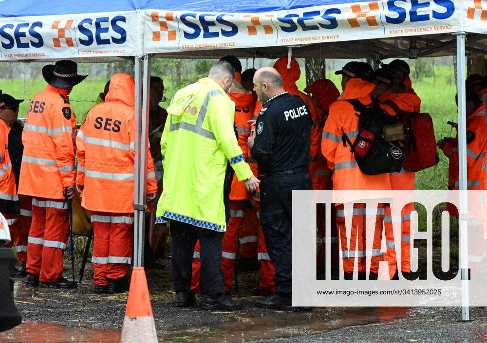 TRACTOR DEATH SCENE QLD, Queensland Police and State Emergency Service ...