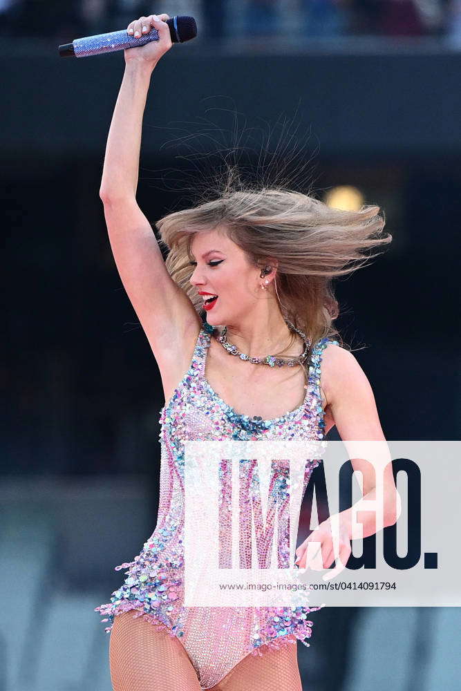 TAYLOR SWIFT MELBOURNE, American singer songwriter Taylor Swift performing during the first night