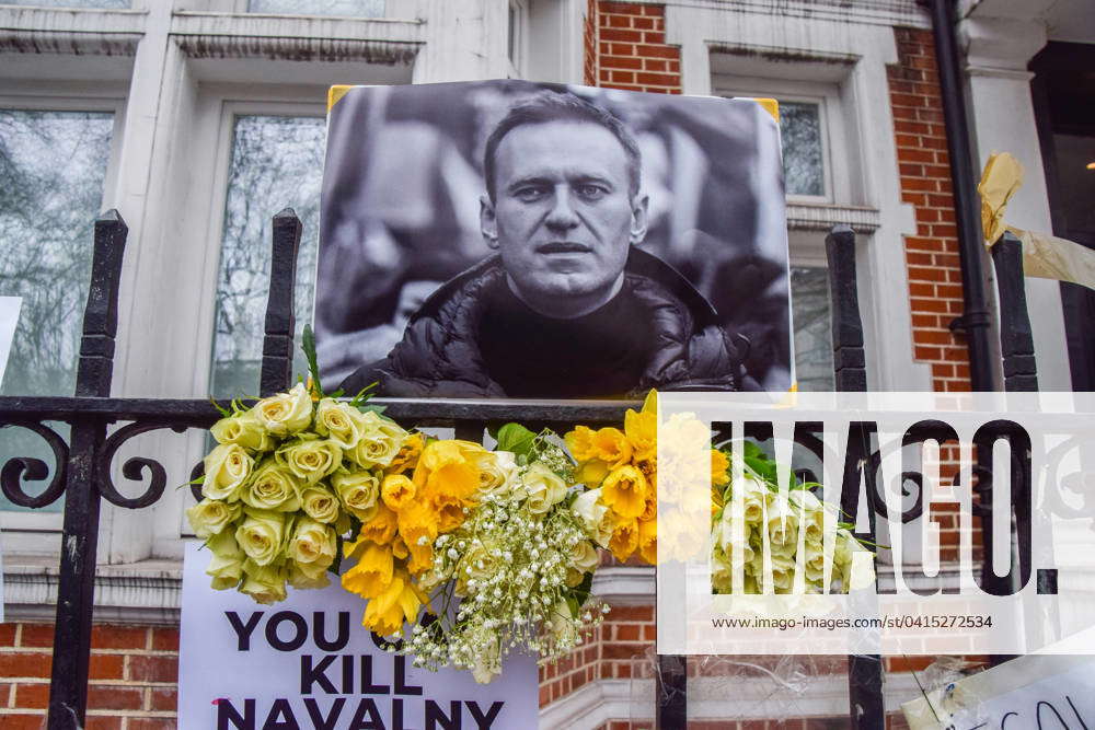 Alexei Navalny tributes opposite the Russian Embassy in London, UK - 19 ...