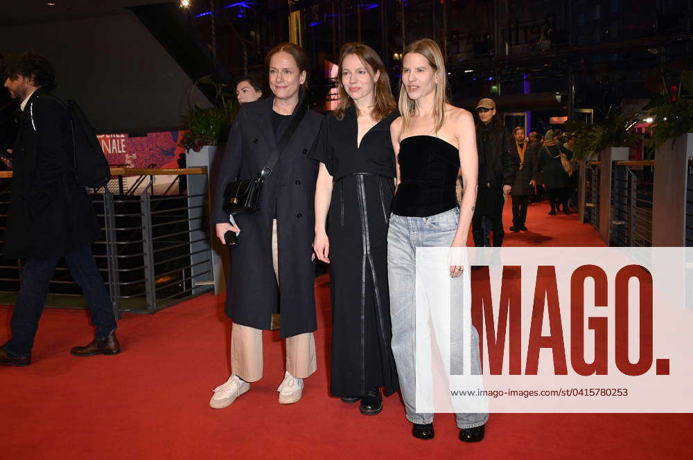 Claudia Michelsen, Anna Brüggemann and Aino Laberenz at the premiere of ...